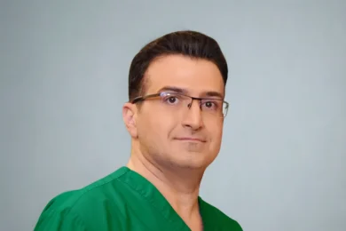 Dr Siavash Noor mobile veterinarian - XCura Mobile Vet Dr Siavash Noor, XCura Mobile Vet veterinarian providing home vet care in Perth suburbs